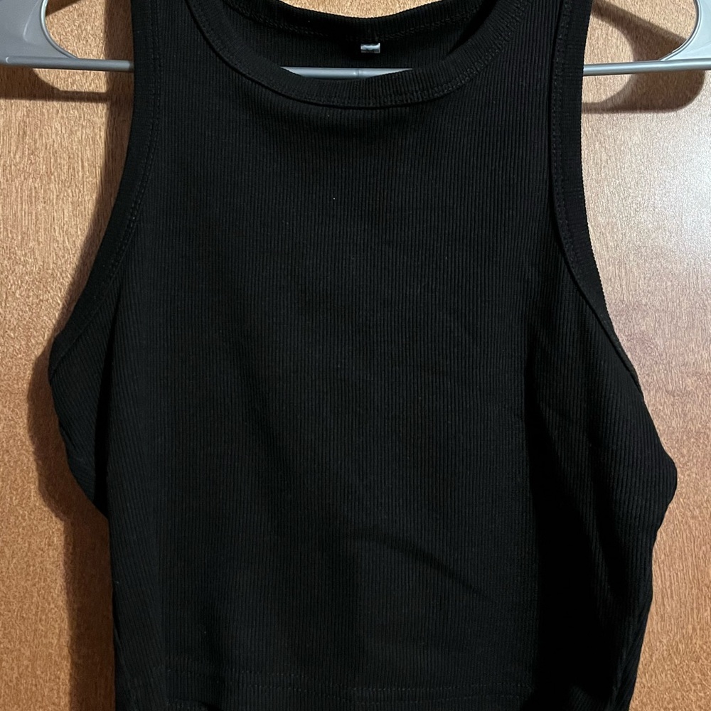 Black and brown crop tops